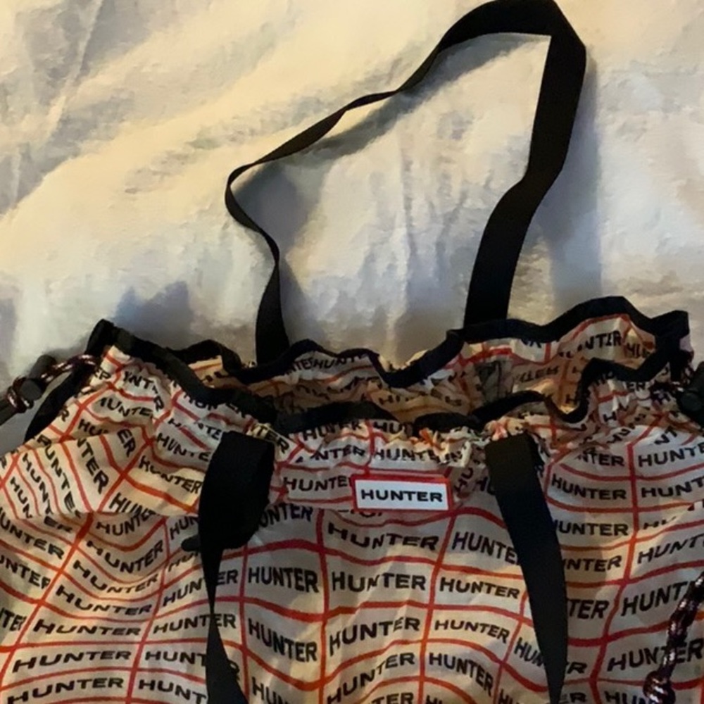 Hunter Logo Drawstring Bag - Picture 4 of 7